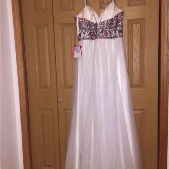 Mori Lee prom dress - Picture 4 of 4